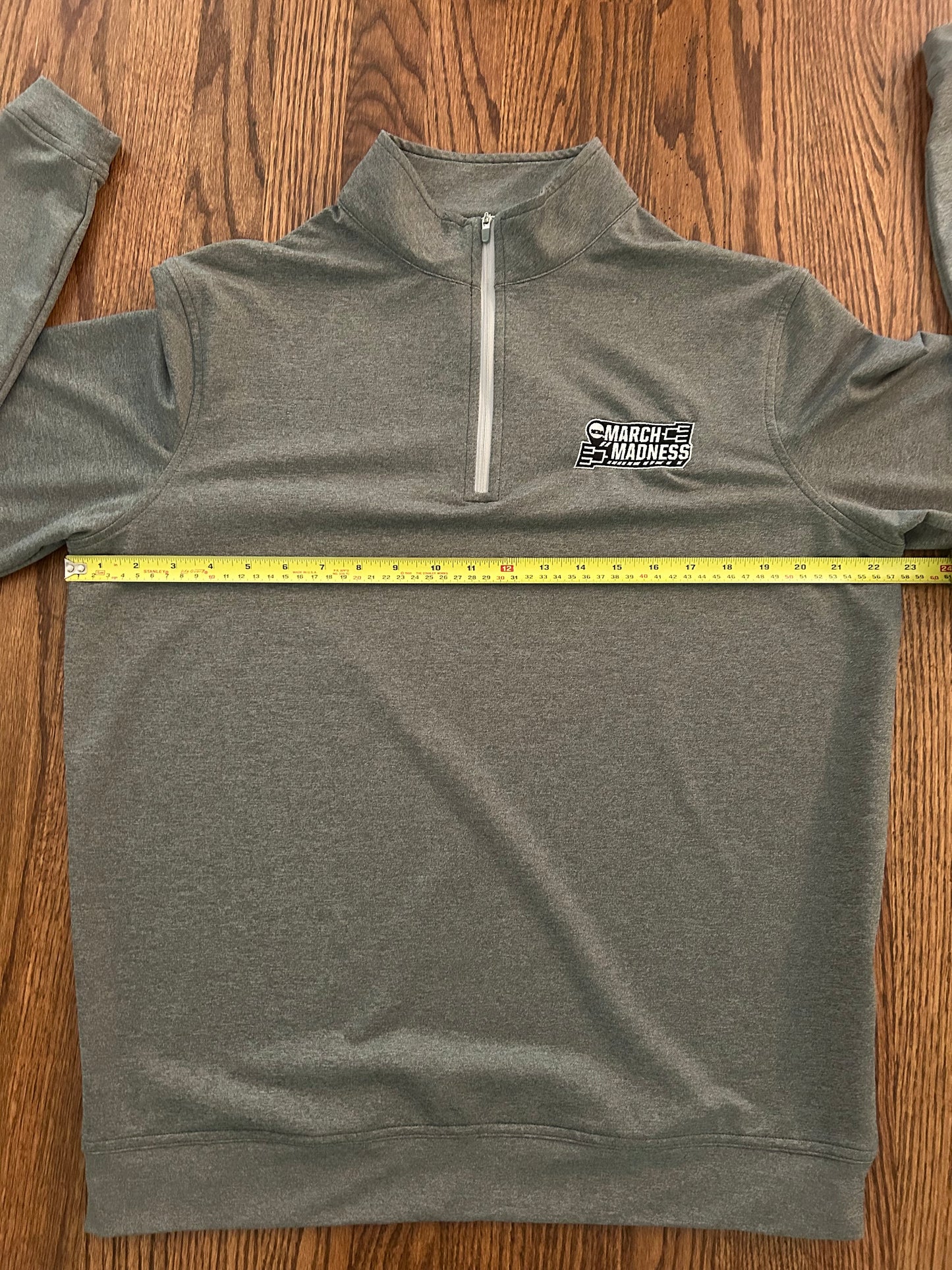 Men’s Medium Peter Millar March Madness Quarter Zip