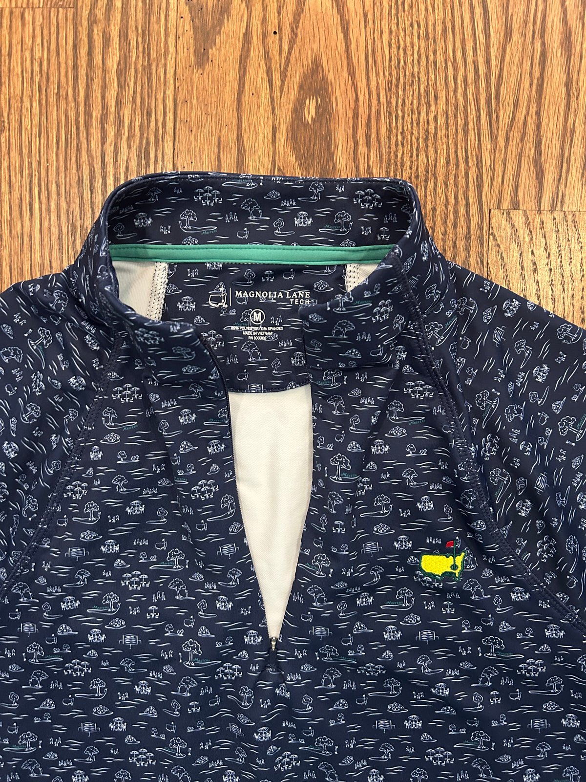 Women’s Medium Masters Magnolia Lane Quarter Zip Graphic Pullover