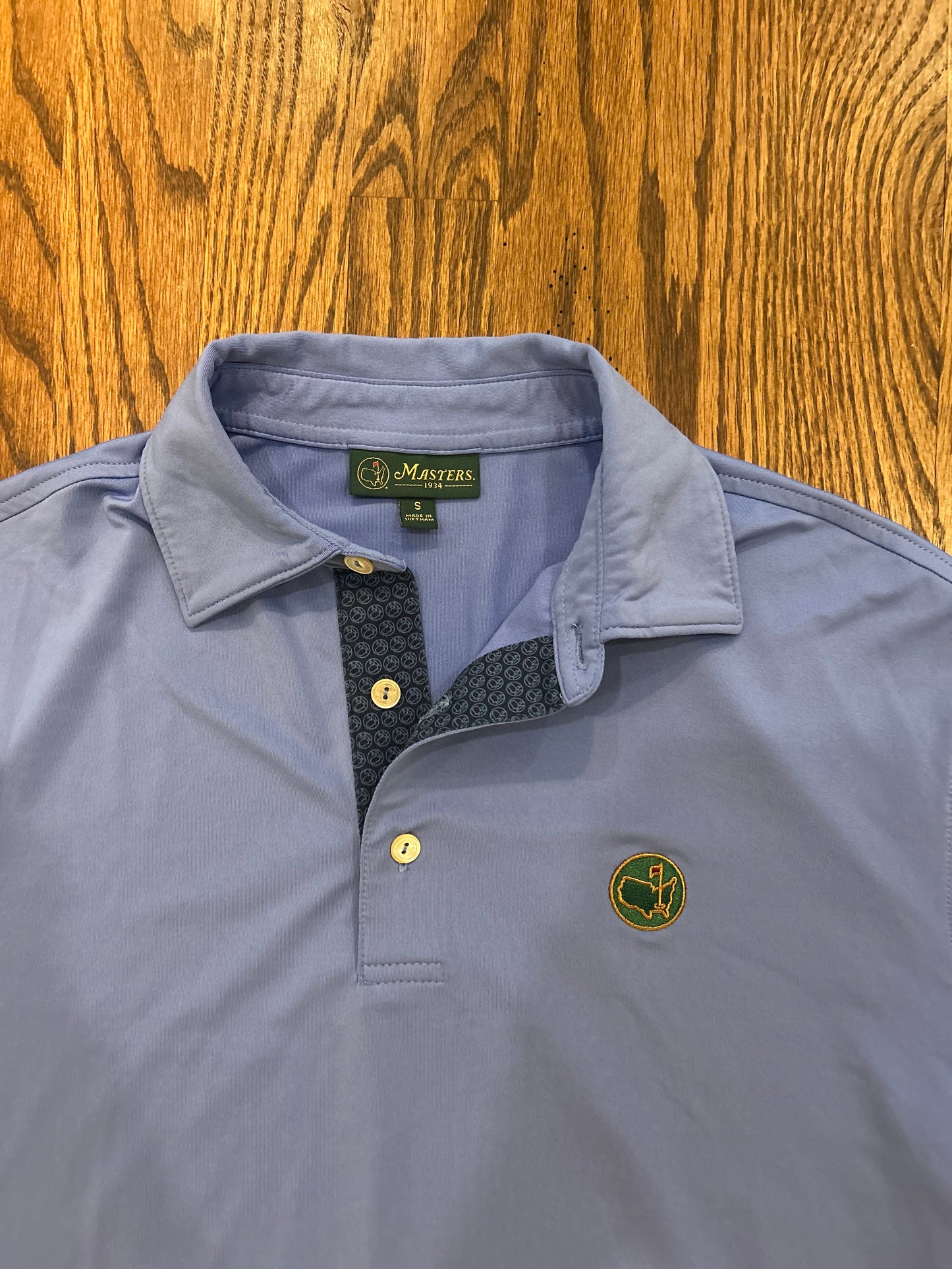 Men’s Small Masters 1934 Berckmans Place Performance Golf Polo