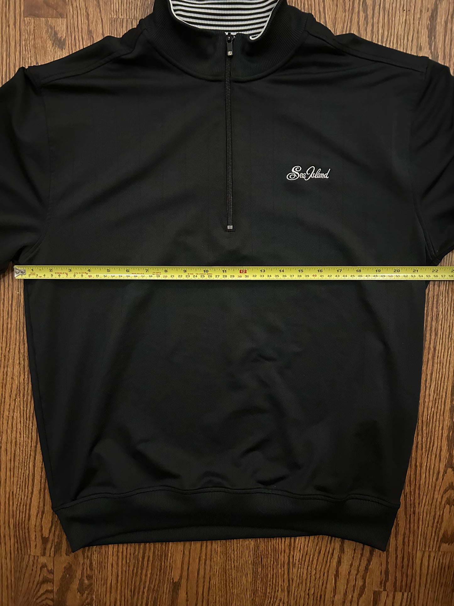Men’s Medium FootJoy Sea Island Golf Black Quarter Zip
