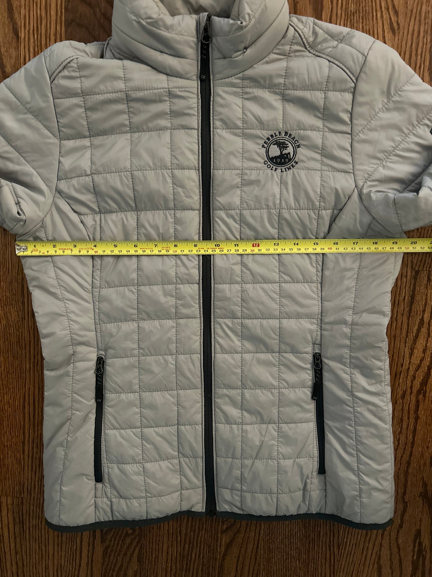 Women’s Medium Cutter & Buck Pebble Beach Puffer Jacket