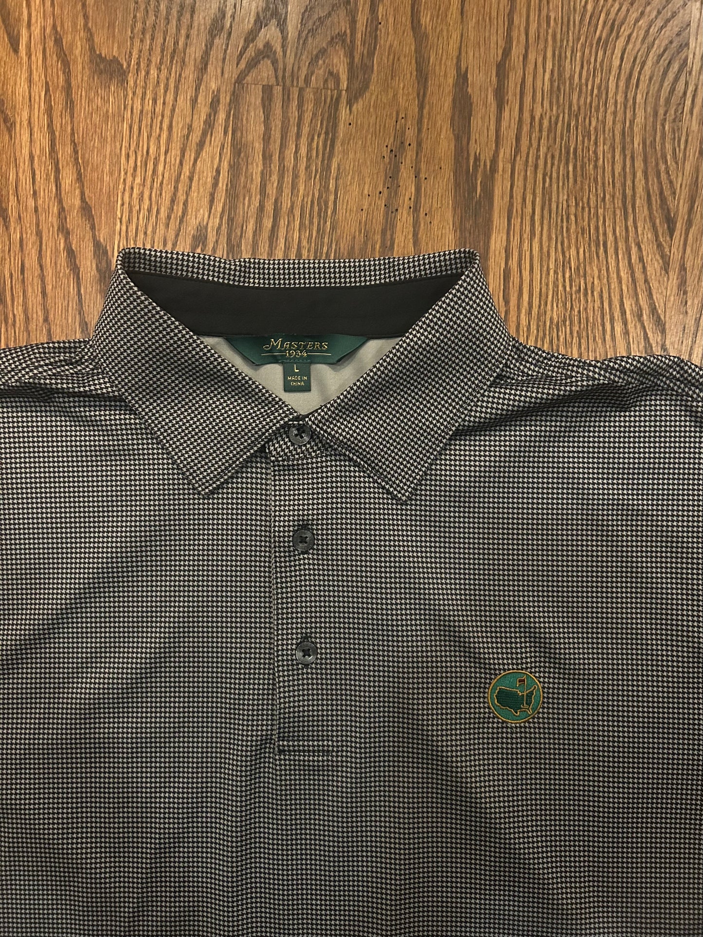 Men’s Large Masters 1934 Berckmans Place Gray Houndstooth Performance Golf Polo
