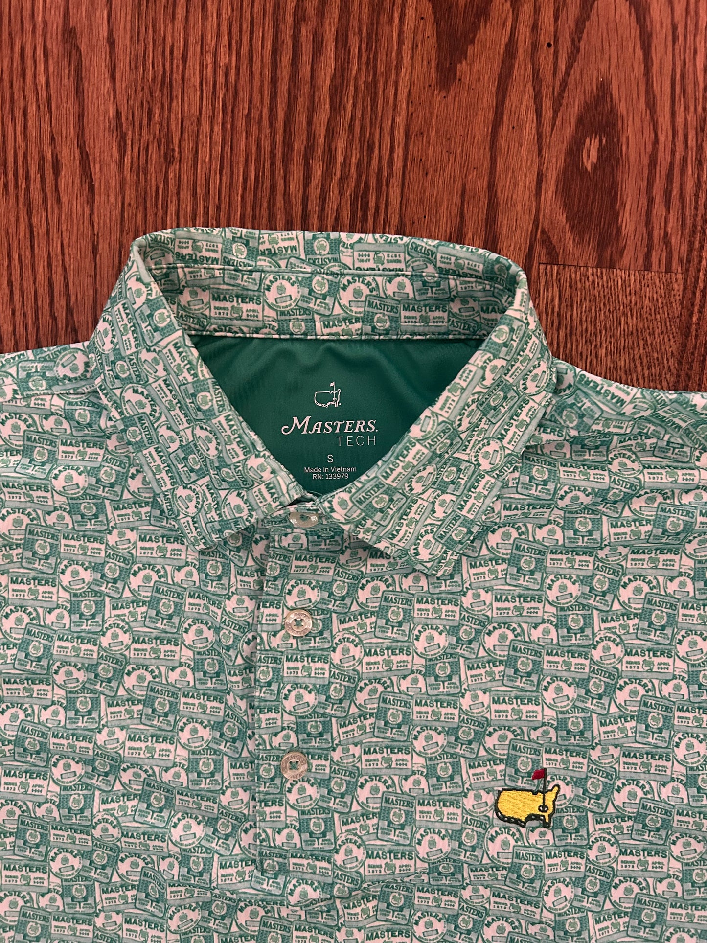 Men’s Small Masters Tech Green Graphic Polo