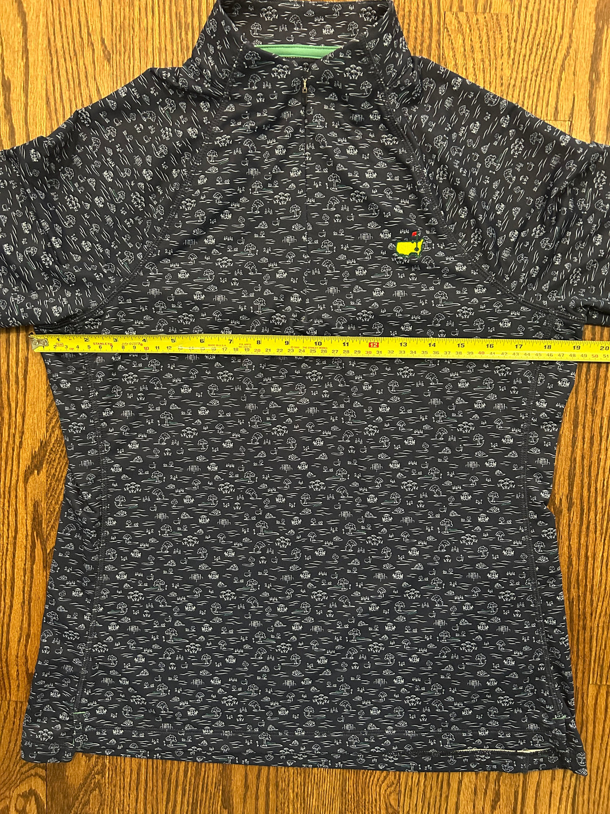 Women’s Medium Masters Magnolia Lane Quarter Zip Graphic Pullover