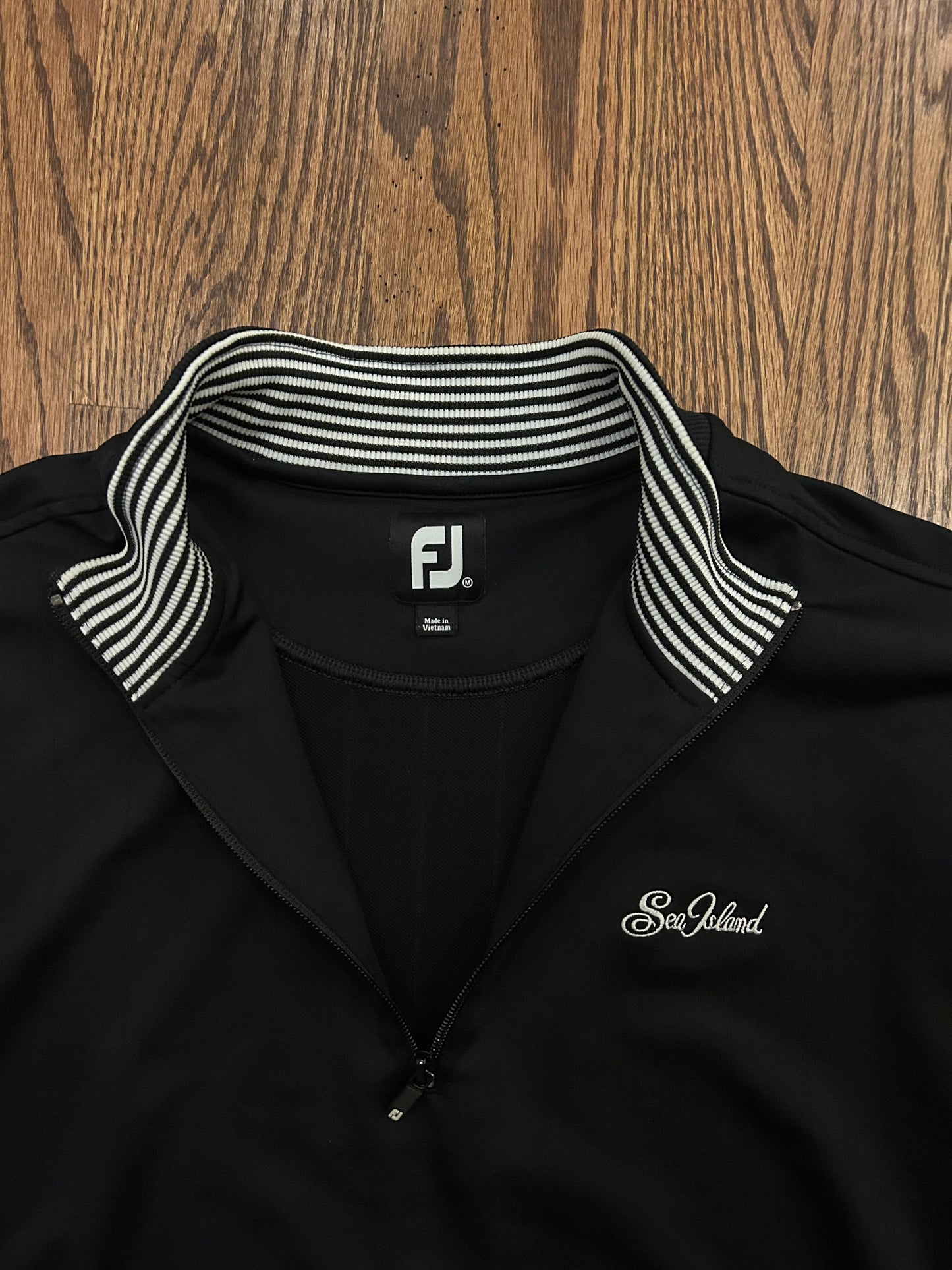 Men’s Medium FootJoy Sea Island Golf Black Quarter Zip